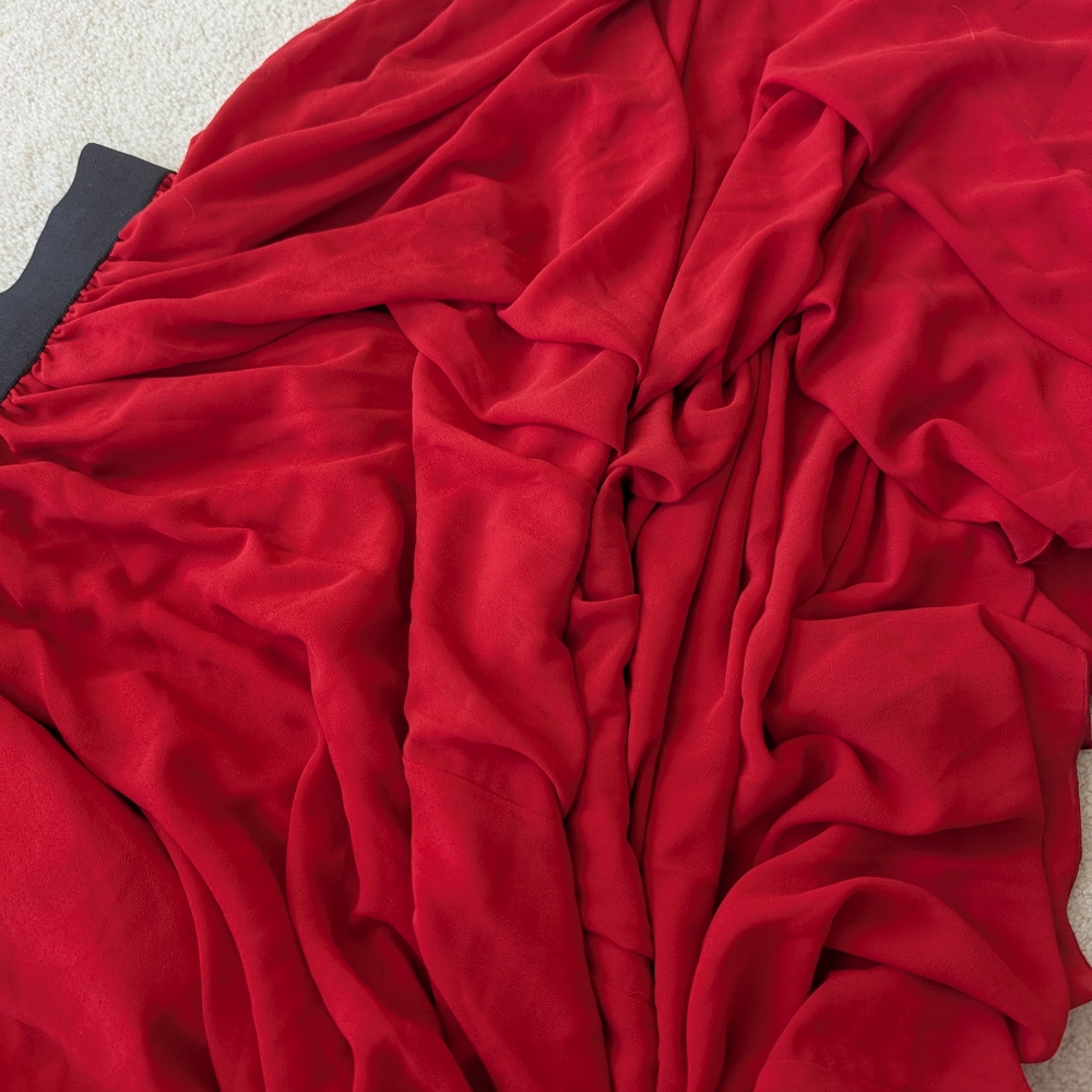 Elegant Red Maxi Skirt with Black Waistband - Picture 8 of 8
